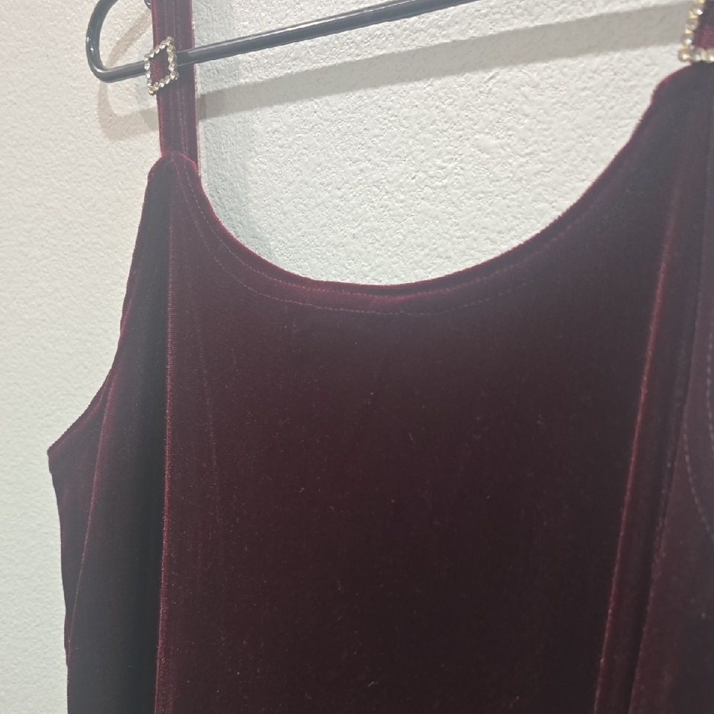 Zenobia Classic Burgundy  Dress - Picture 4 of 6